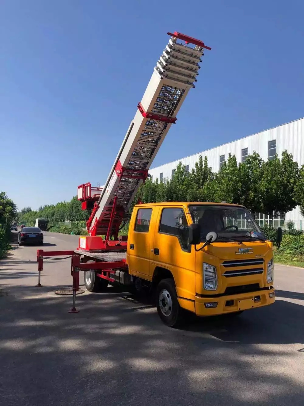 石家庄裕华附近的云梯车出租服务：轻松解决高空作业需求