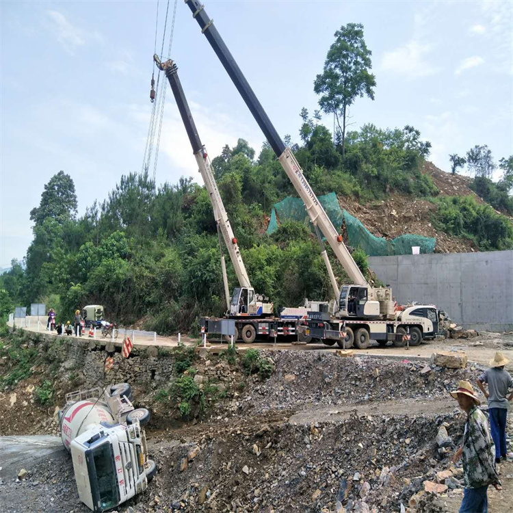 石家庄裕华汽车掉沟里叫吊车救援要多少钱